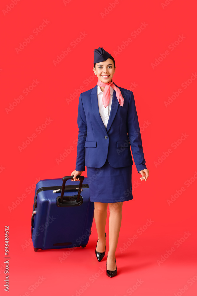 漂亮的空姐，彩色背景行李