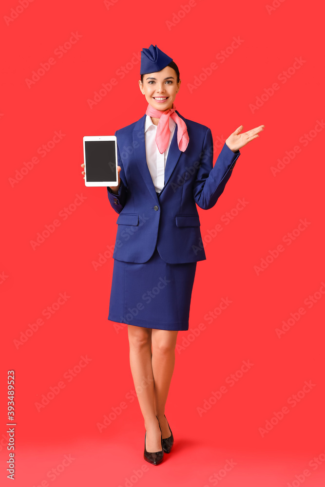 漂亮的空姐，彩色背景平板电脑