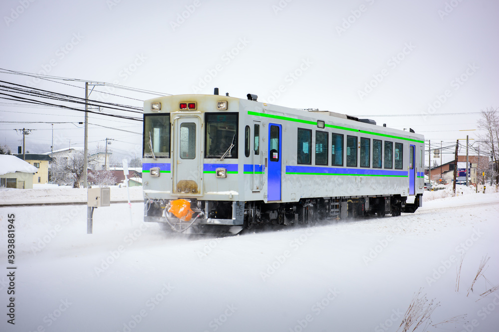 通过日本北海道旭川的列车车厢