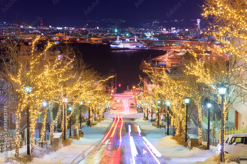 日本北海道函馆，八幡坂坡上，带节日照明