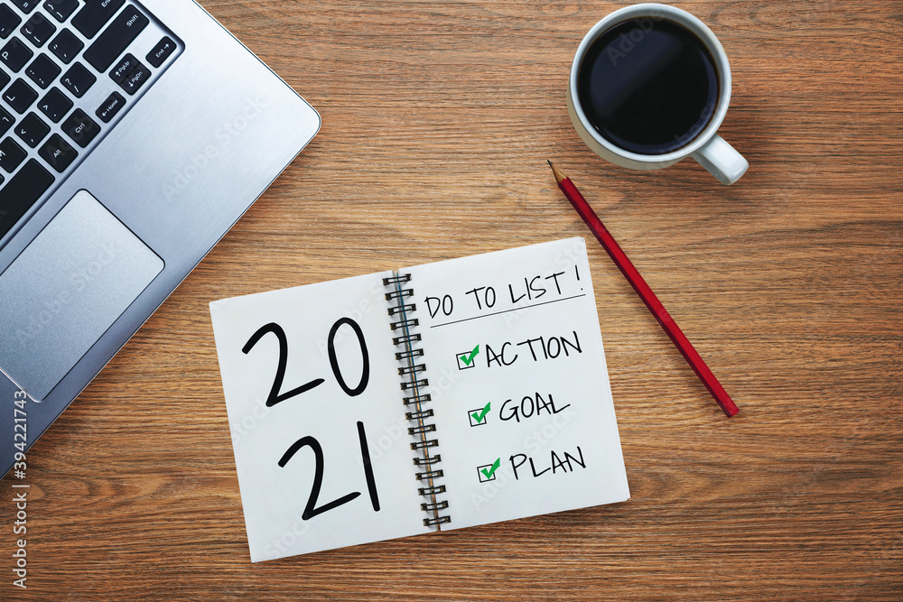 2021快乐新年决心目标列表-商务办公桌，笔记本手写