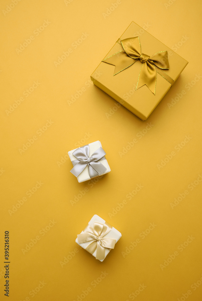 金黄色精致节日礼盒