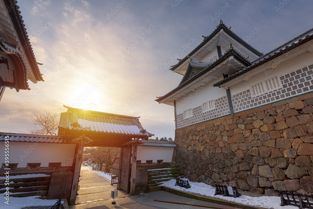 冬日黄昏的日本金泽，金泽城堡