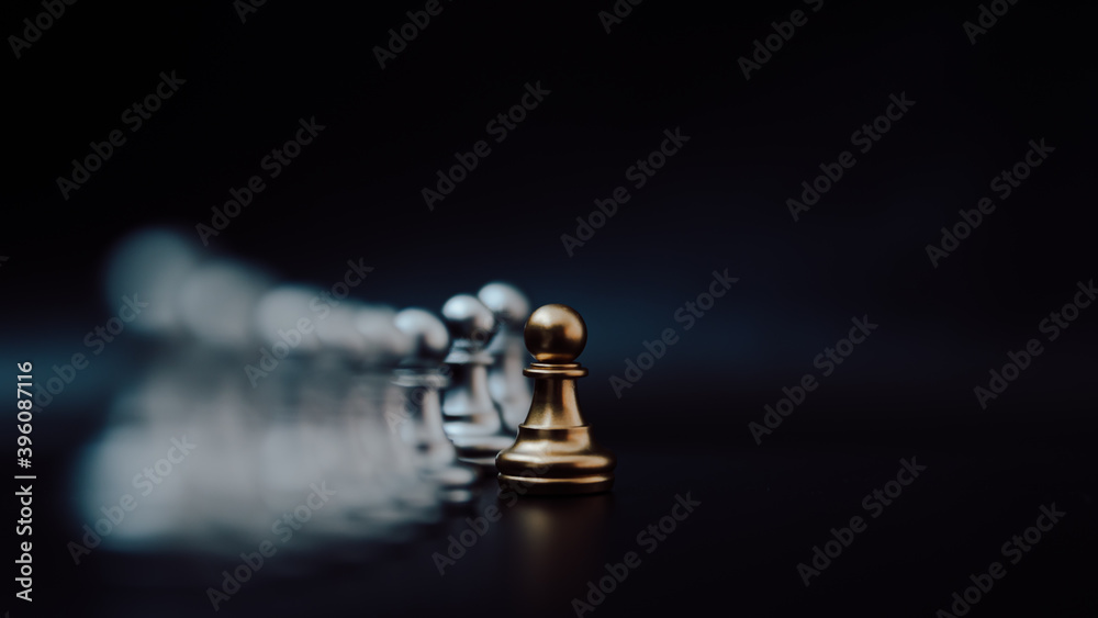 国际象棋的黄金棋子。独特，与众不同，个性化，从人群中脱颖而出