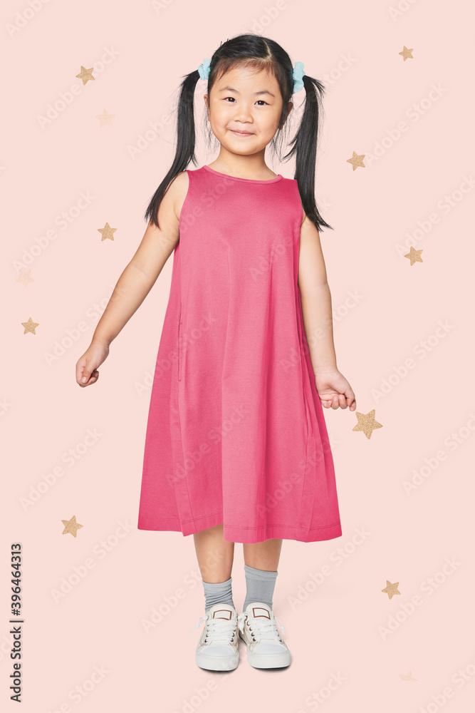 亚洲女孩穿粉色连衣裙全身模型