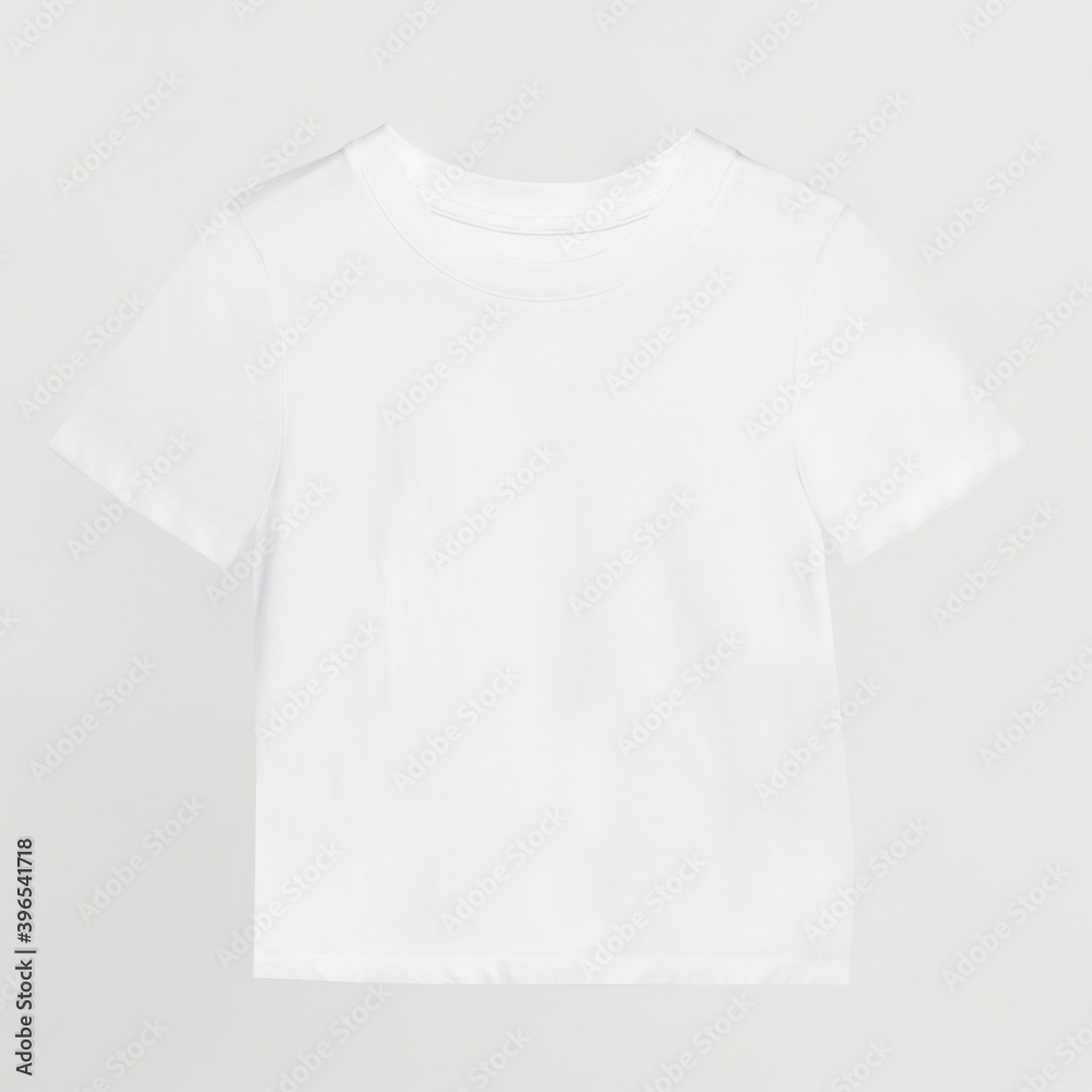 简单的白色t恤实物模型