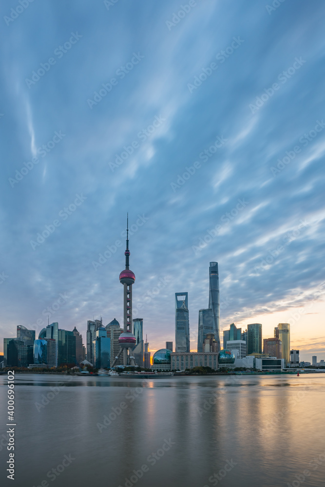 中国上海金融区陆家嘴日出景观