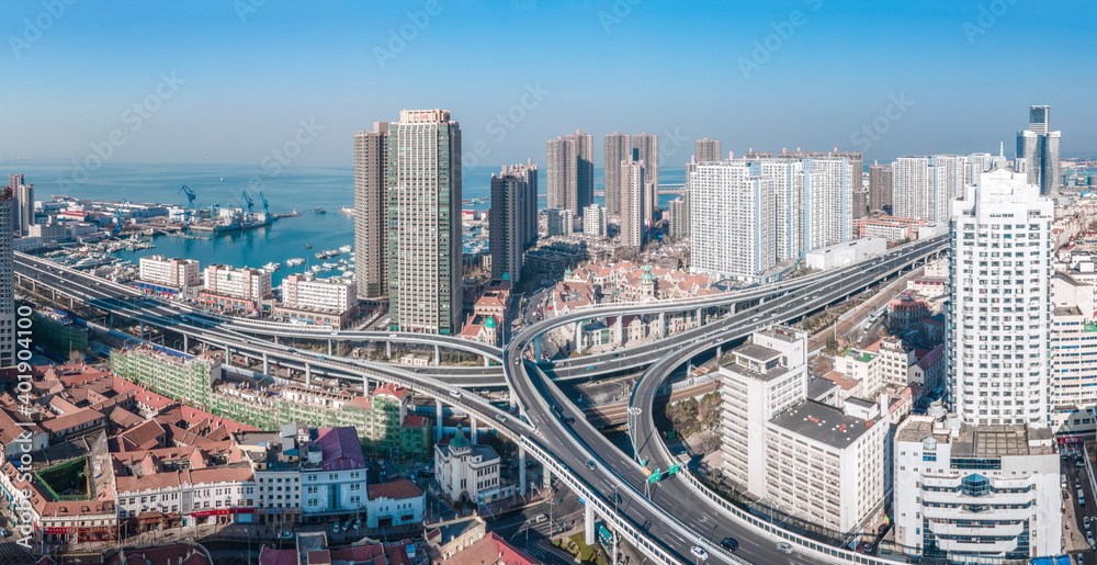 中国青岛现代城市建筑景观天际线航拍