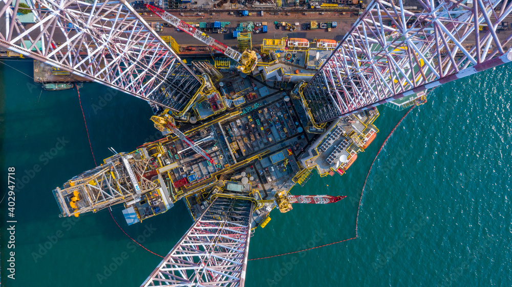 海洋石油和G公司造船厂自升式石油和天然气钻机的鸟瞰维护维修