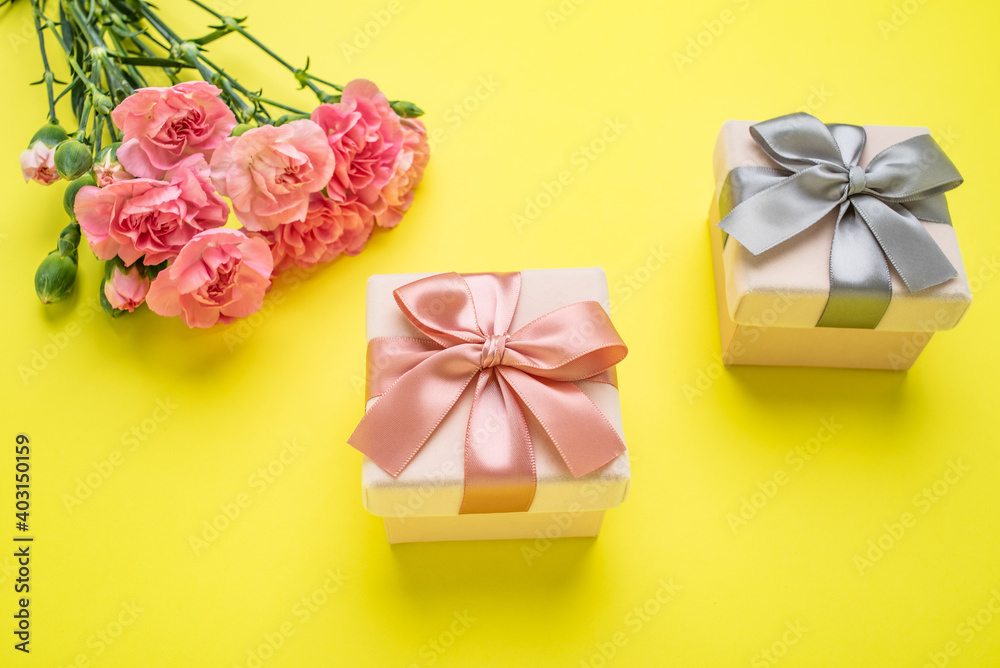 精致礼盒和康乃馨花