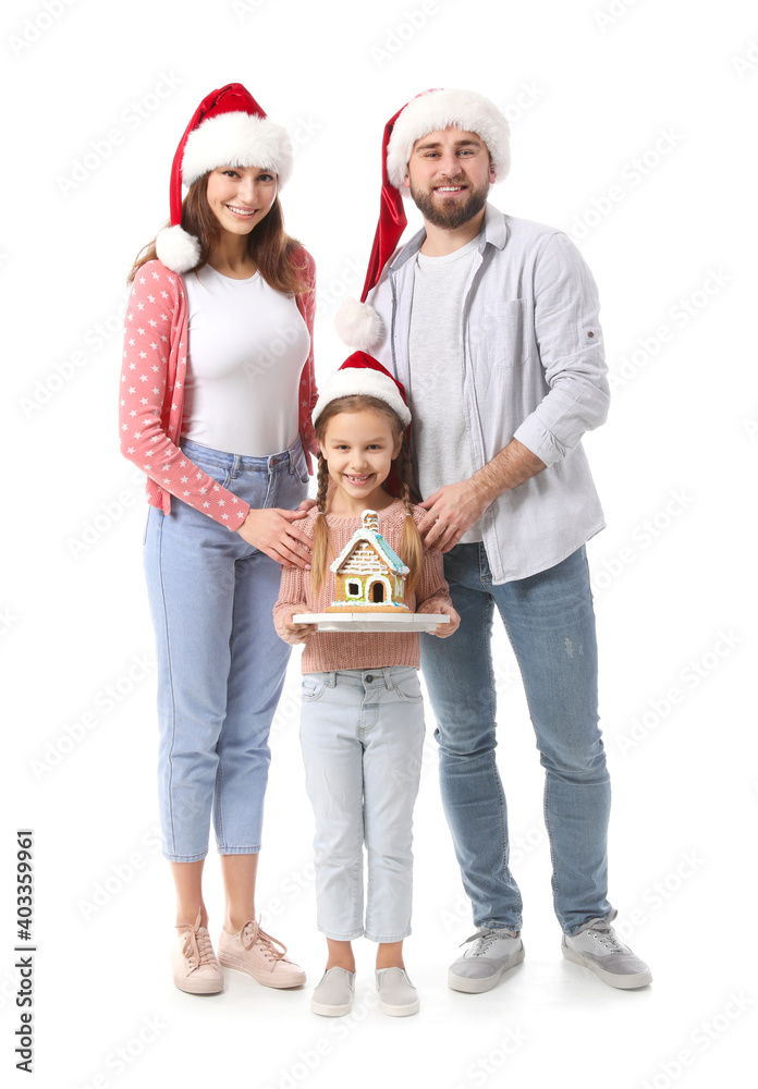 幸福的家庭，白色背景的姜饼屋。圣诞节庆祝活动