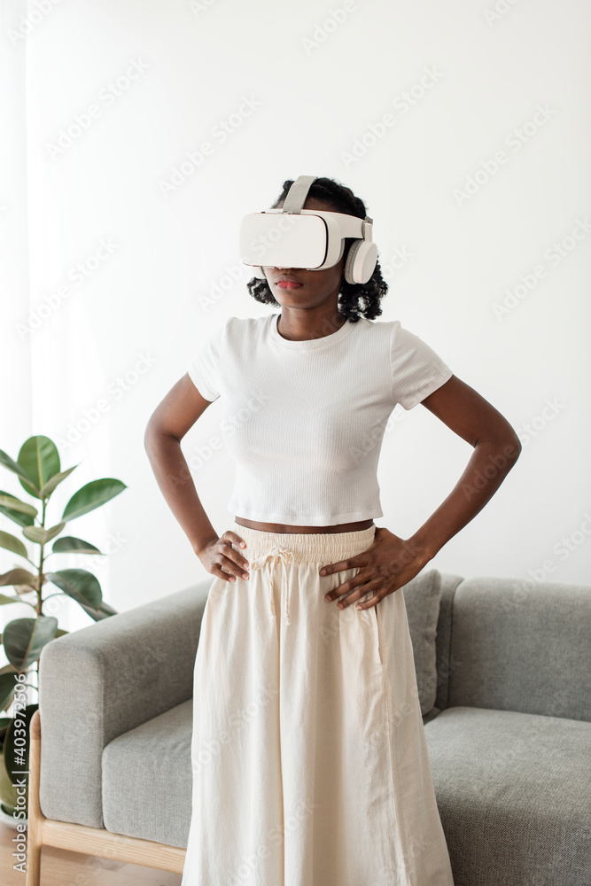 非裔美国女性体验VR模拟