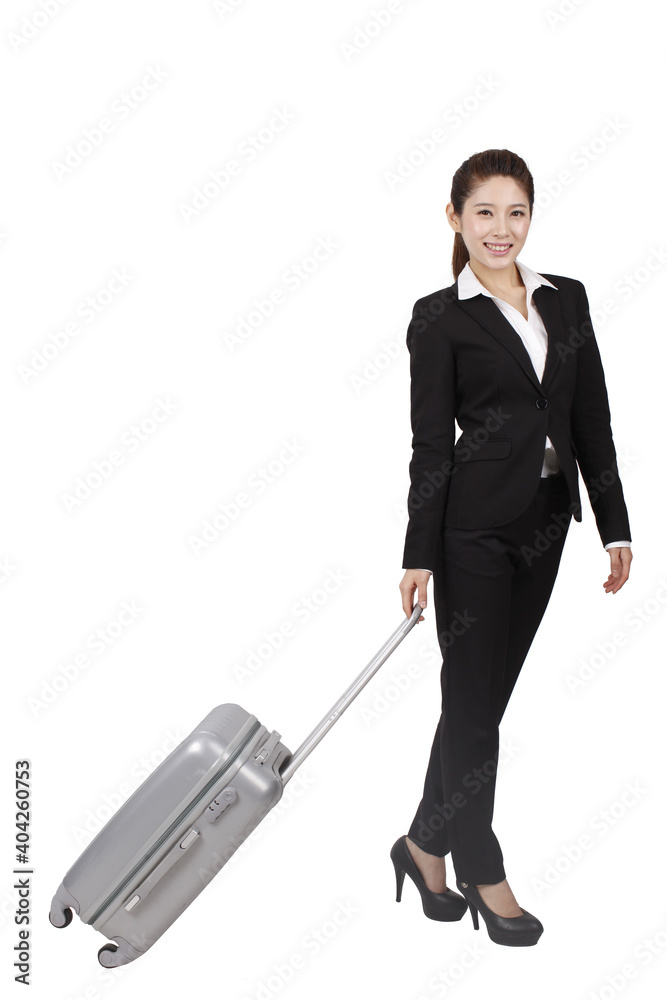 商务女性用手机拉行李箱