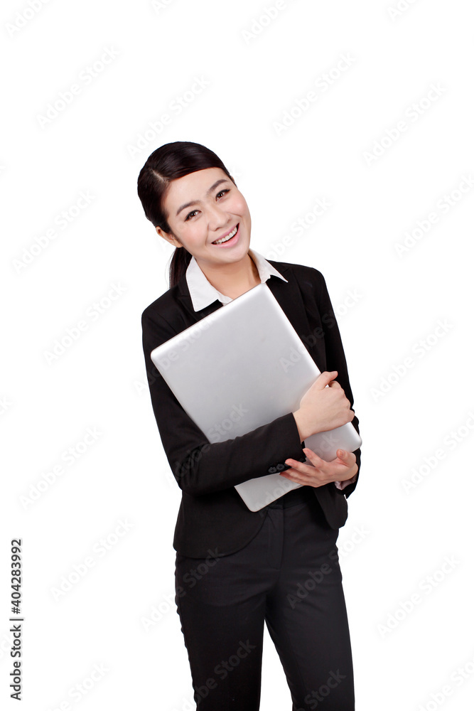 一个年轻的商务女性拿着笔记本电脑
