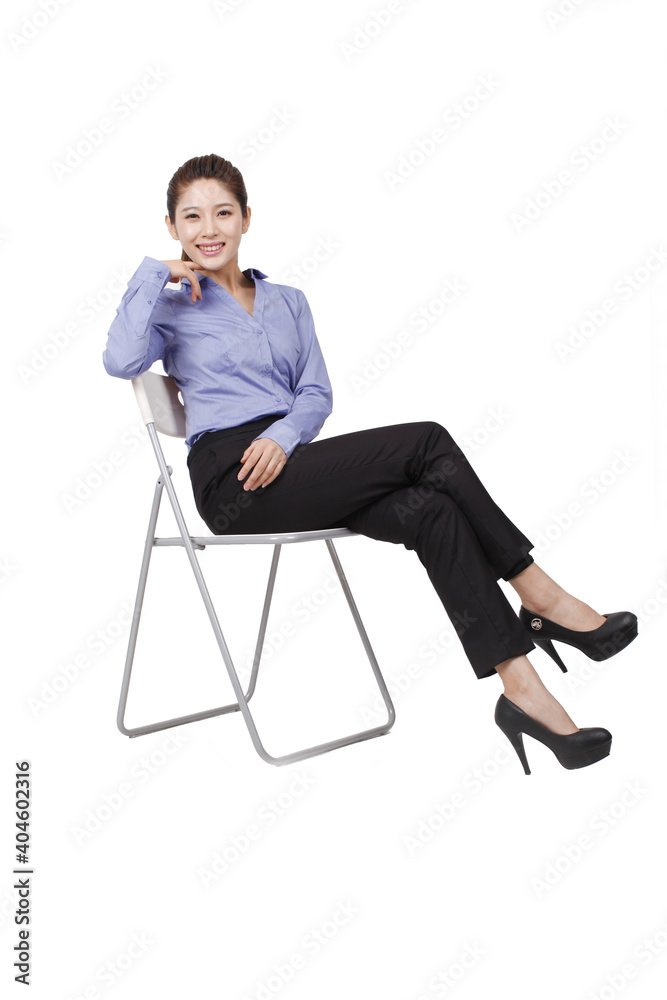坐在椅子上的女商人