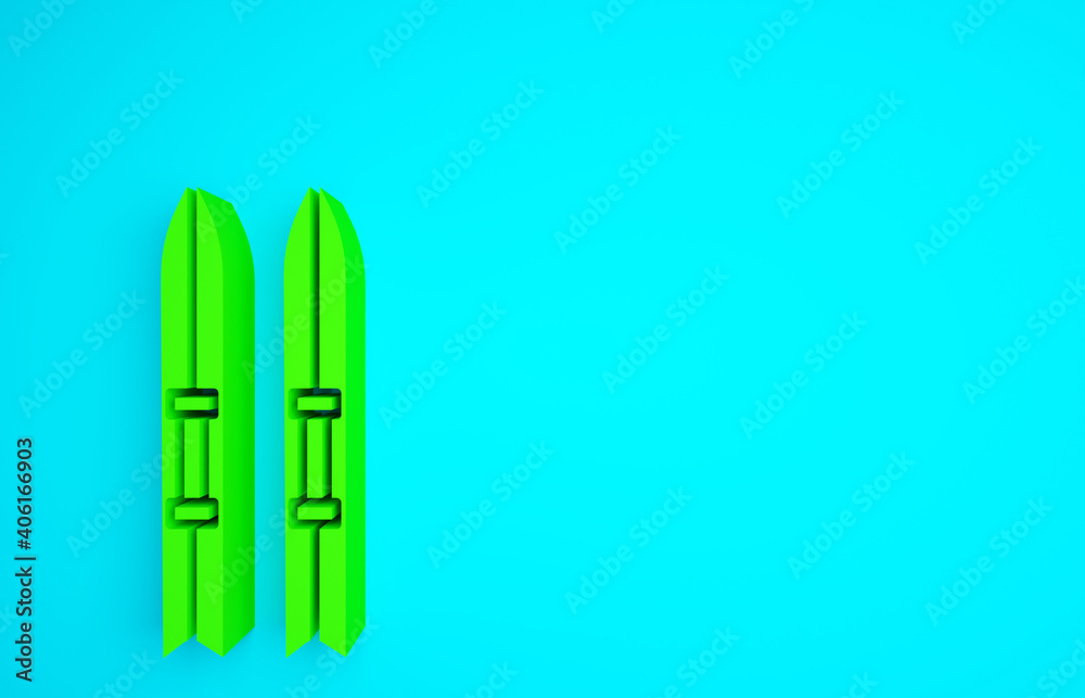 蓝色背景上隔离的绿色滑雪杖图标。极限运动。滑雪设备。冬季运动