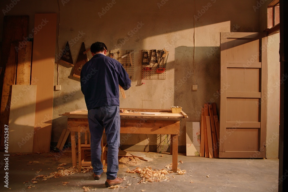 木制品和家具制作概念的后视图