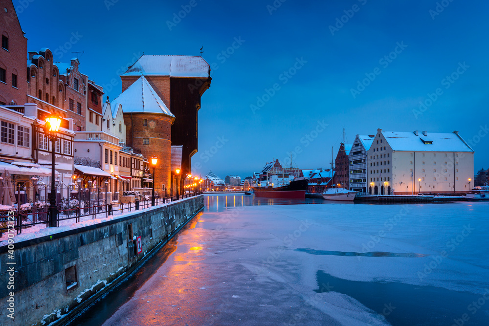 波兰雪冬莫特拉瓦河格但斯克中世纪港口起重机