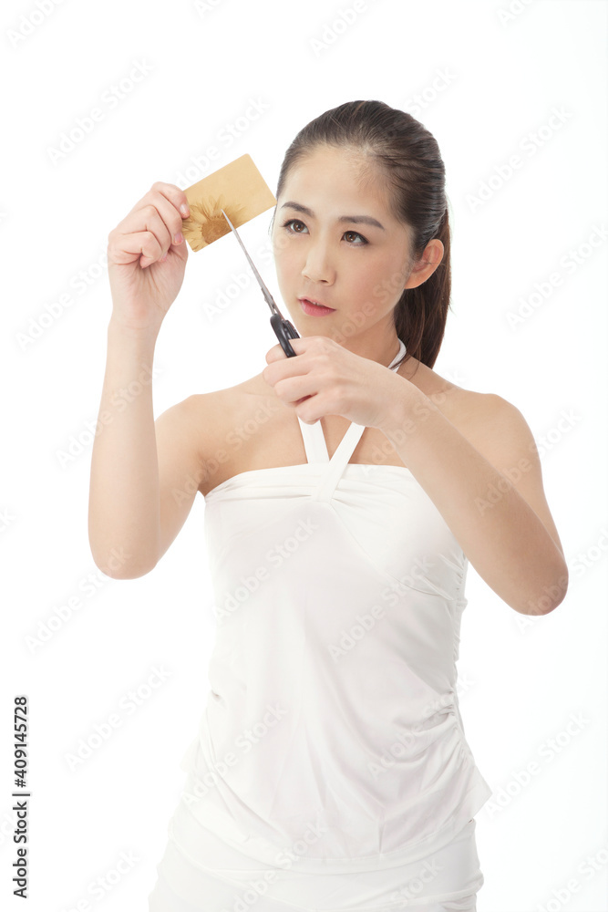 时尚少妇剪银行卡