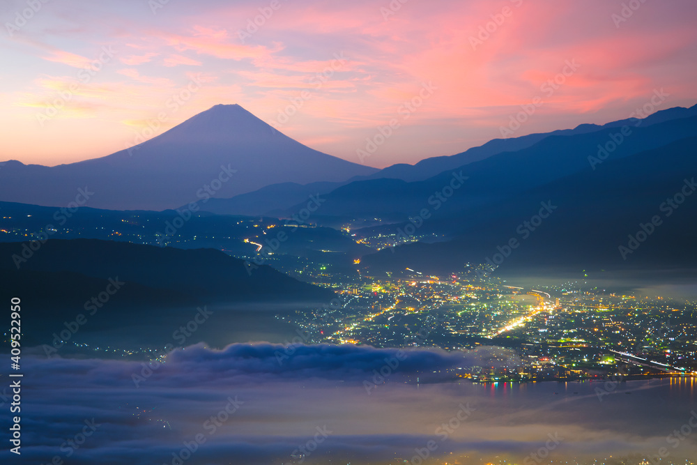 日本长野高博奇高地富士山和水和湖的美景
