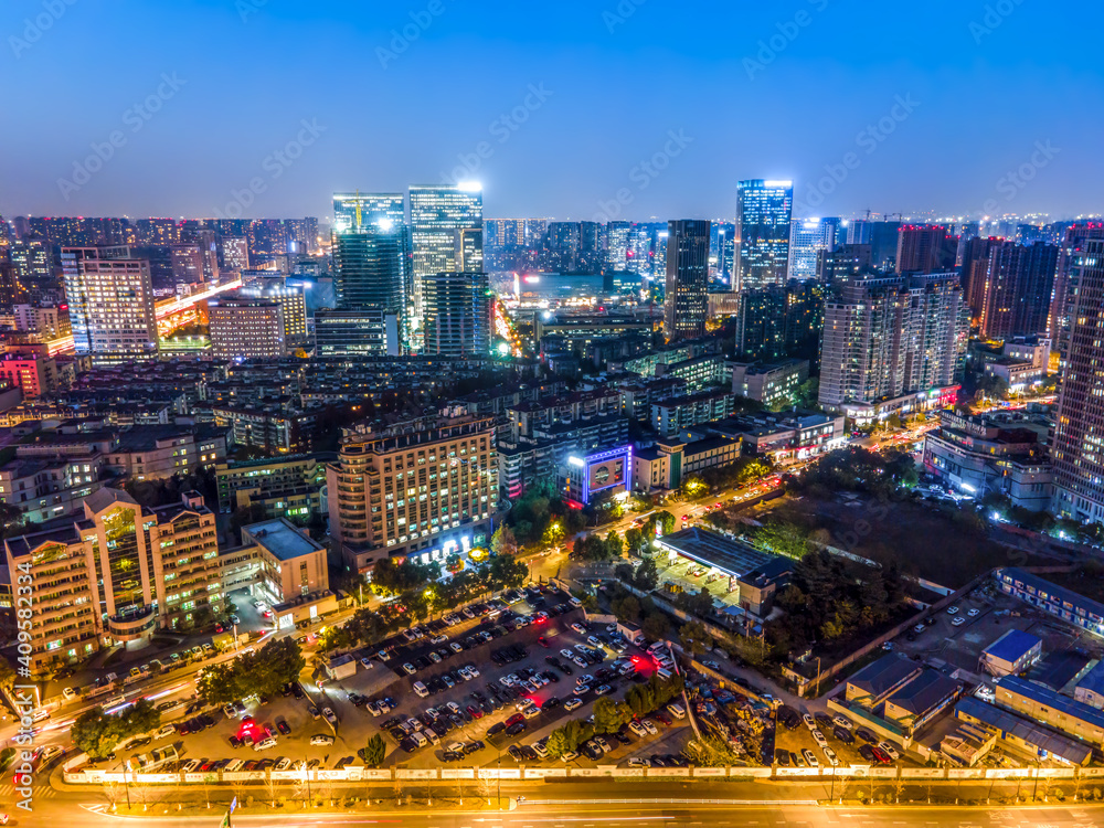 航拍浙江杭州，城市建筑景观天际线全景黄昏