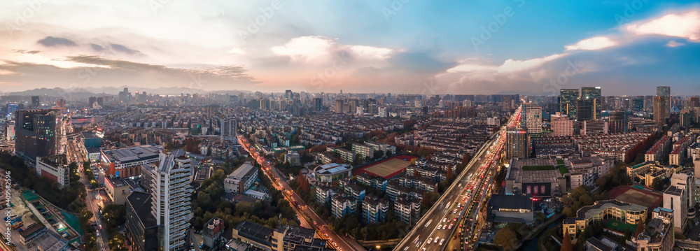航拍浙江杭州，城市建筑景观天际线全景黄昏
