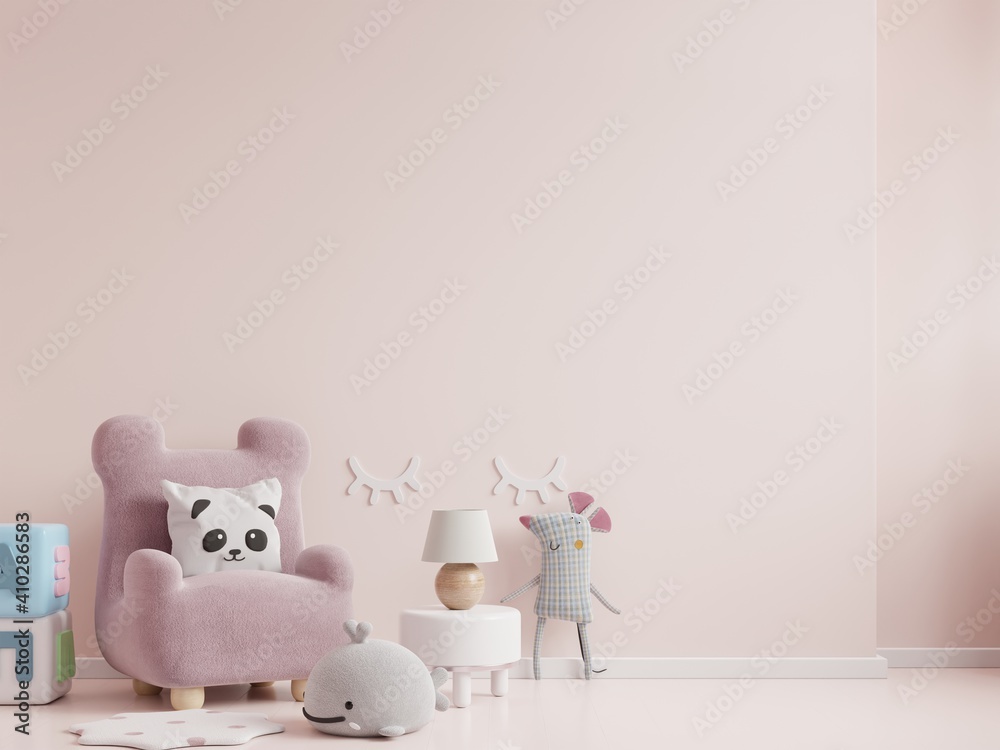 儿童房的实体墙，背景是浅粉色的椅子。
