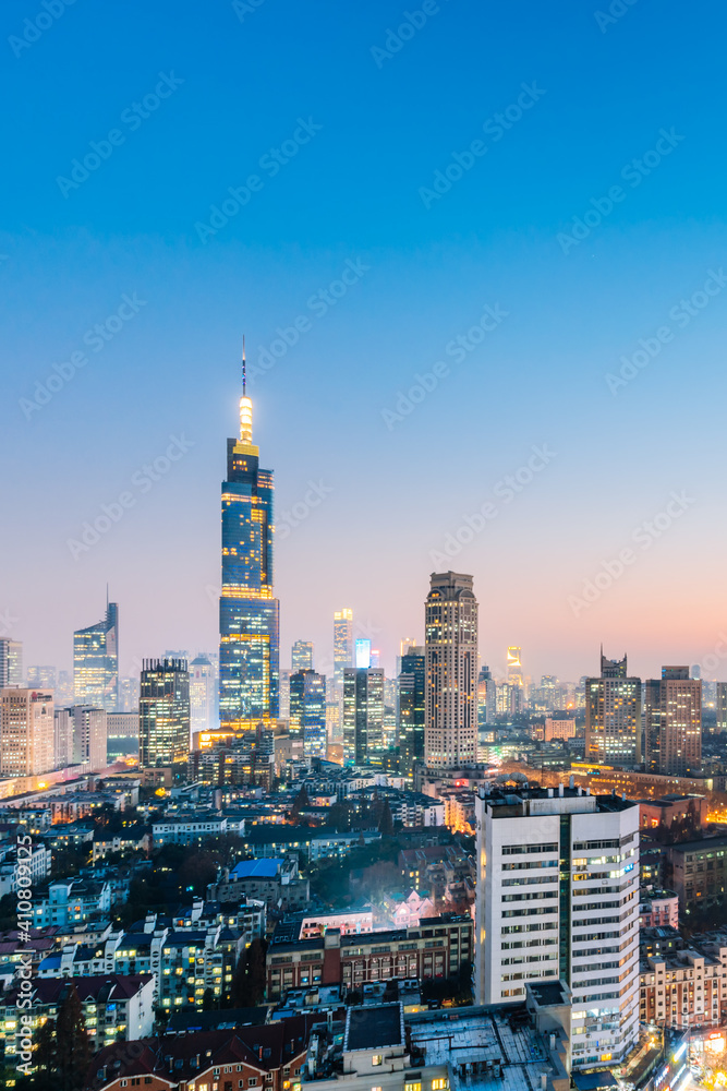 中国江苏南京紫峰大厦与城市天际线夜景