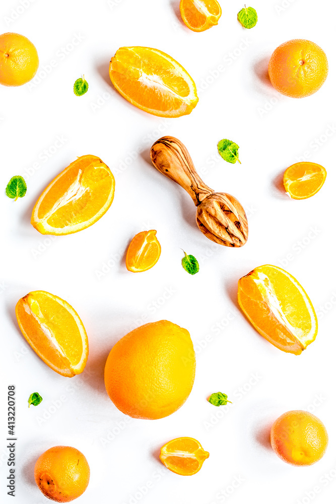 白色背景上的新鲜橙色水果俯视图图案