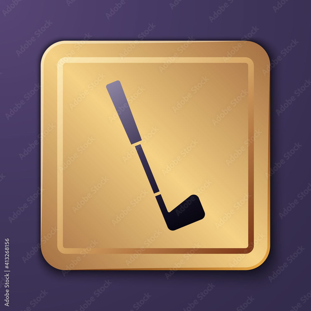 紫色高尔夫球杆图标隔离在紫色背景上。金色方形按钮。矢量。