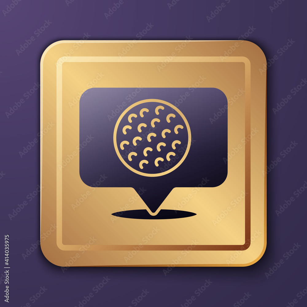 紫色高尔夫标签图标隔离在紫色背景上。金色方形按钮。矢量。