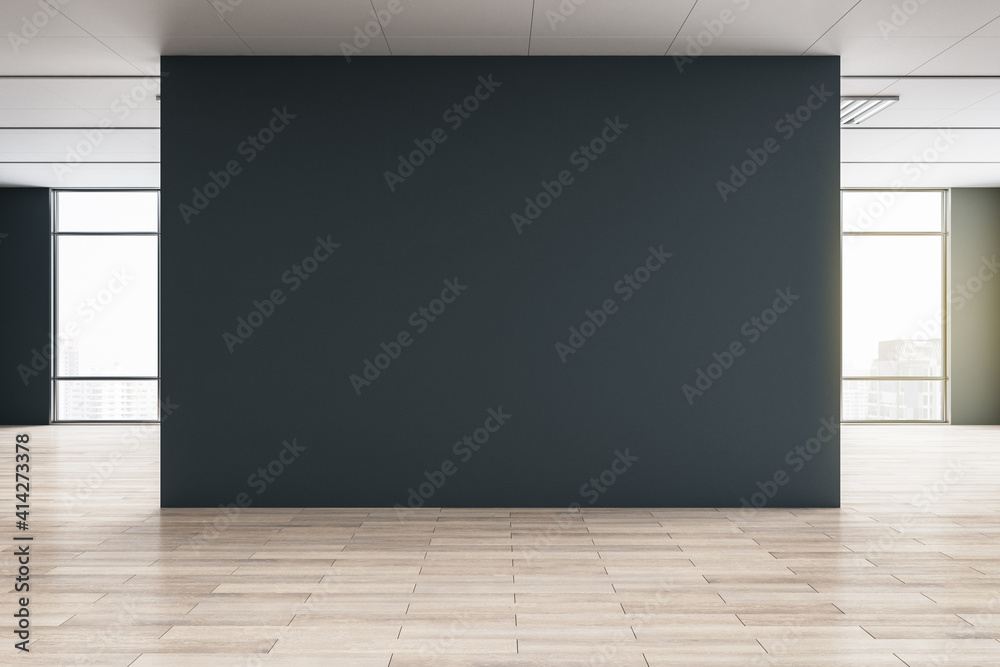 宽敞大厅中央的空白黑墙，浅色木地板，城市景观。实体模型