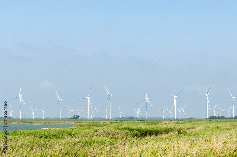 德国北部的风电场/德国北海海岸的风电场。