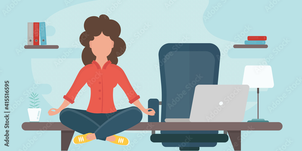 女商人做瑜伽，以缓解办公室工作时的紧张情绪。