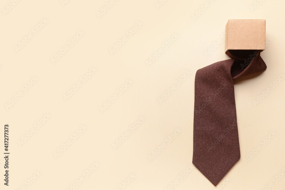 彩色背景时尚领带盒