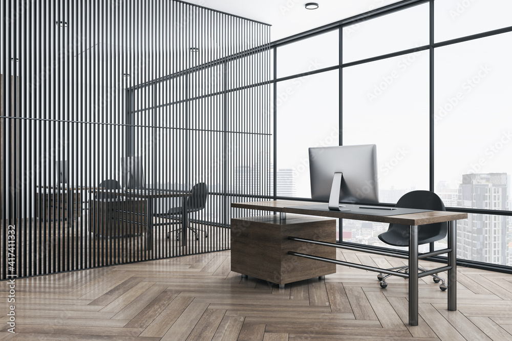 带深色木桌和地板的现代浅色办公室从大窗户俯瞰城市景观