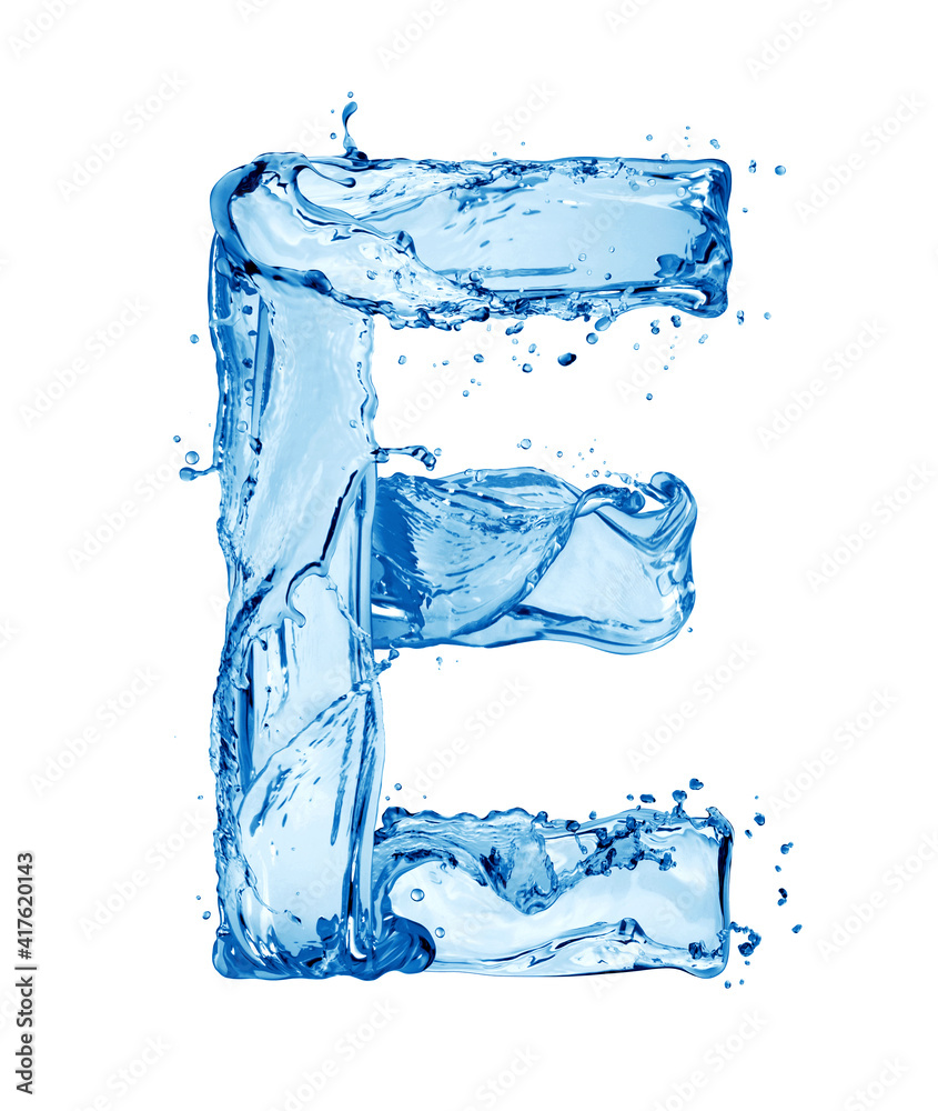 拉丁字母E由飞溅的水组成，孤立在白色背景上