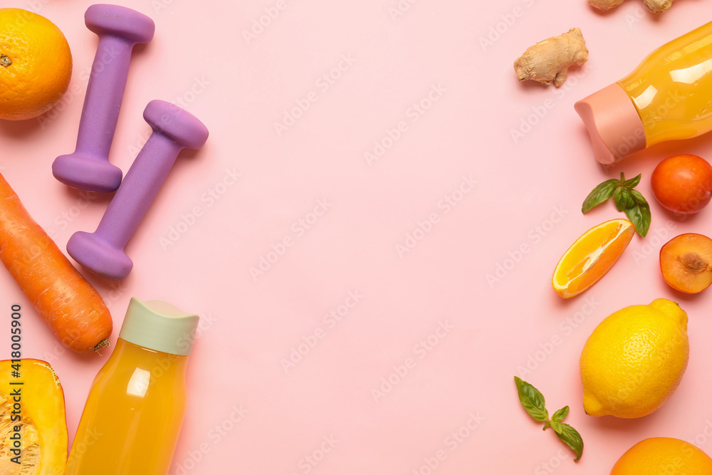 彩色背景的健康产品、哑铃和果汁瓶