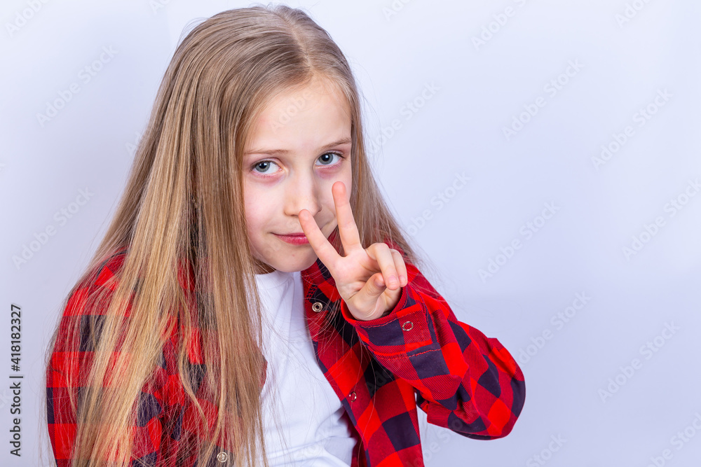 Girl show fingers as v sign