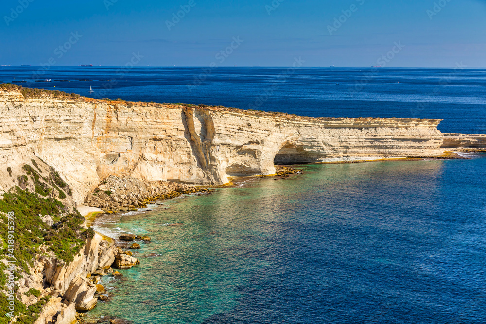 Maraxlokk村美丽的马耳他悬崖