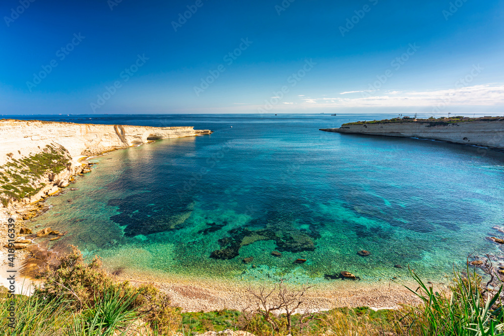 马耳他在Marsaxlokk村的美丽悬崖