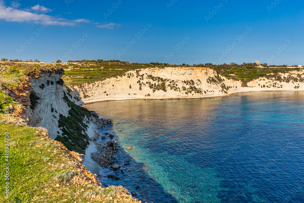 Marsaxrokk村美丽的马耳他悬崖