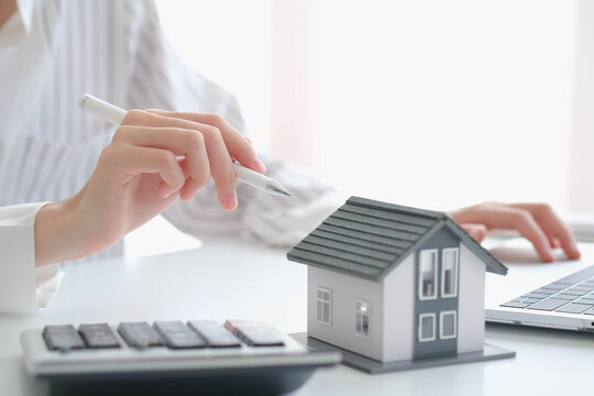 与房屋模型密切合作，进行房地产检查，并汇总住房贷款抵押费用