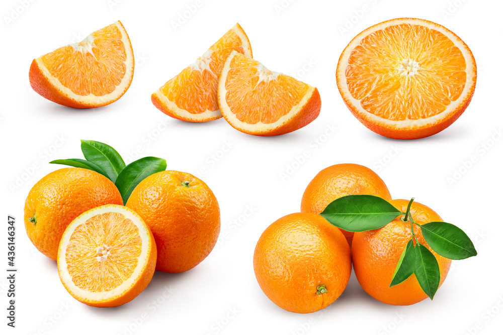 橙色水果分离物。橙色水果片和白色背景上有叶子和树枝的整体。或者