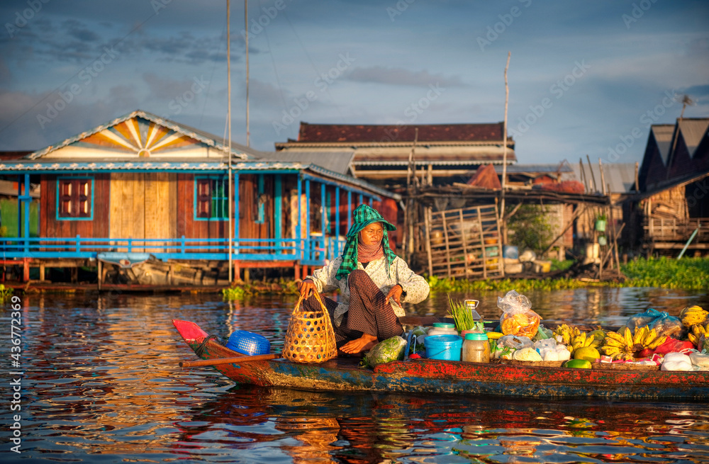 漂浮村庄的柬埔寨当地卖家