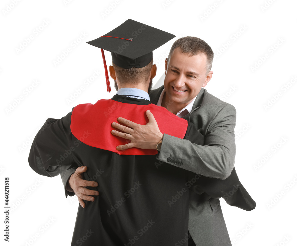 白人背景下有父亲的快乐男毕业生