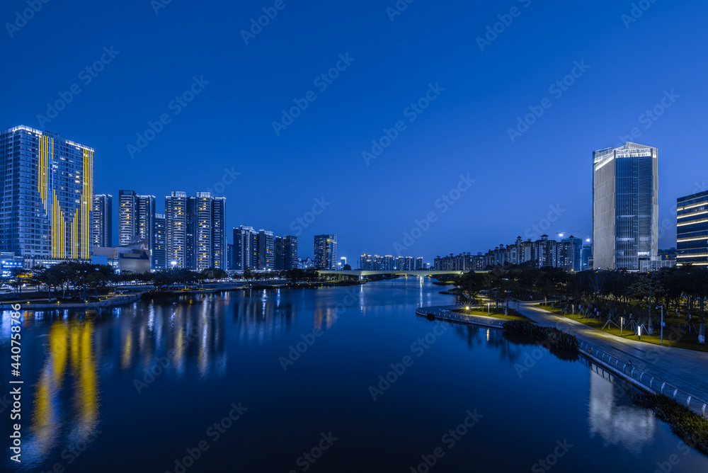 广州市南沙区蕉门河畔建筑夜景