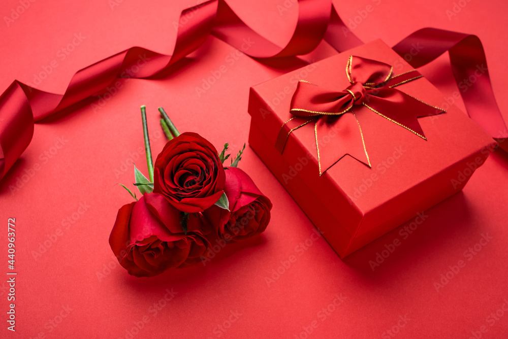 Valentines day red roses and gift box