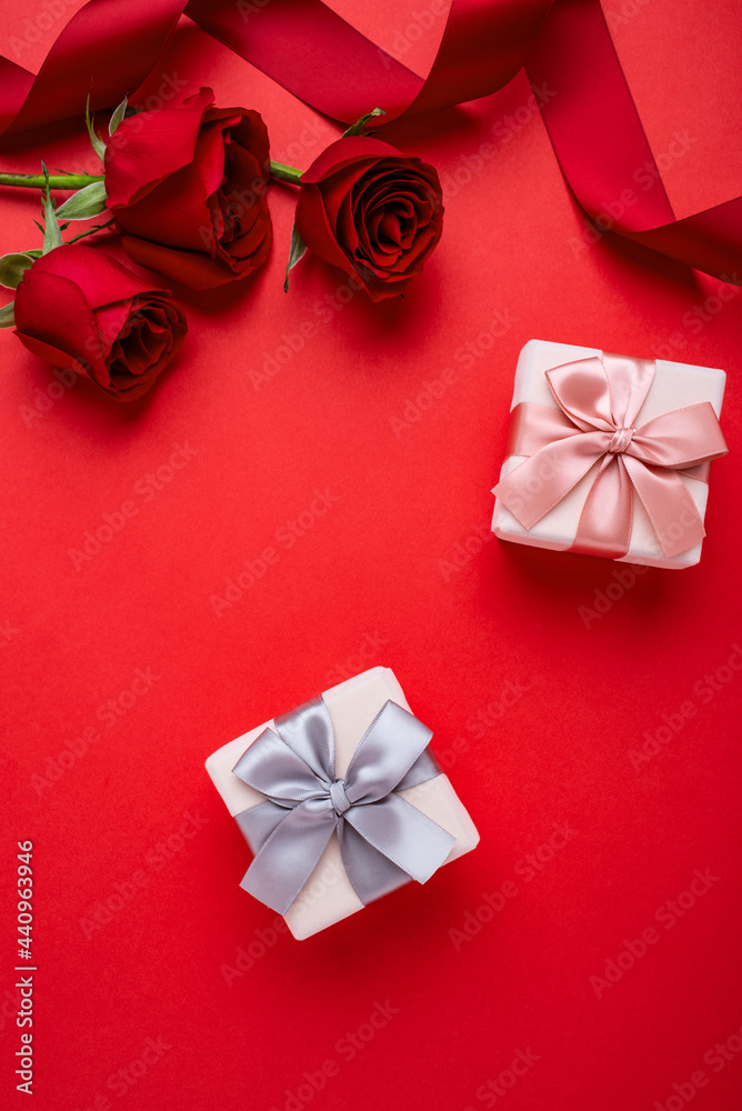 情人节红玫瑰和礼盒