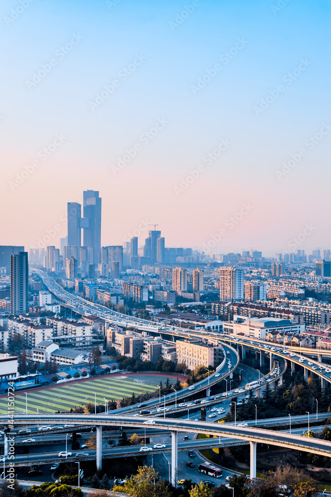 中国江苏省南京市西虹桥景观和城市天际线
